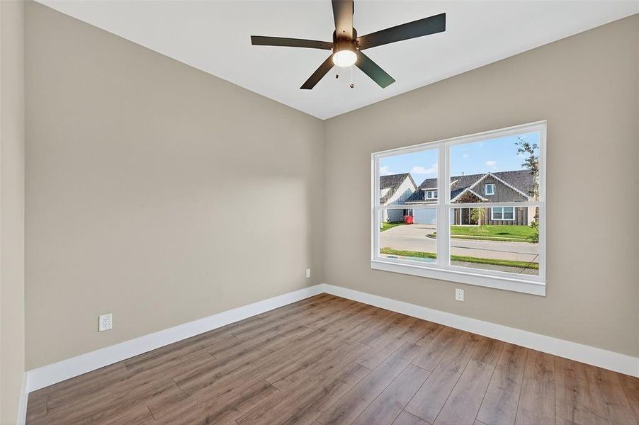 Spacious, unfurnished interior of a new home in , Sherman (Image 13).