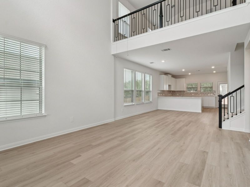 Spacious, unfurnished interior of a new home in Sagebrooke - Premier Series, San Antonio (Image 14).