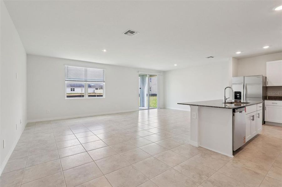 Spacious, unfurnished interior of a new home in Crosswinds - Signature Series, Haines City (Image 19).