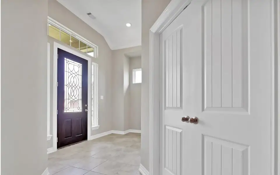 Representative unfurnished interior of a home built from the Ventura by CastleRock Communities in Lakesong, Grand Prairie (Image 11).