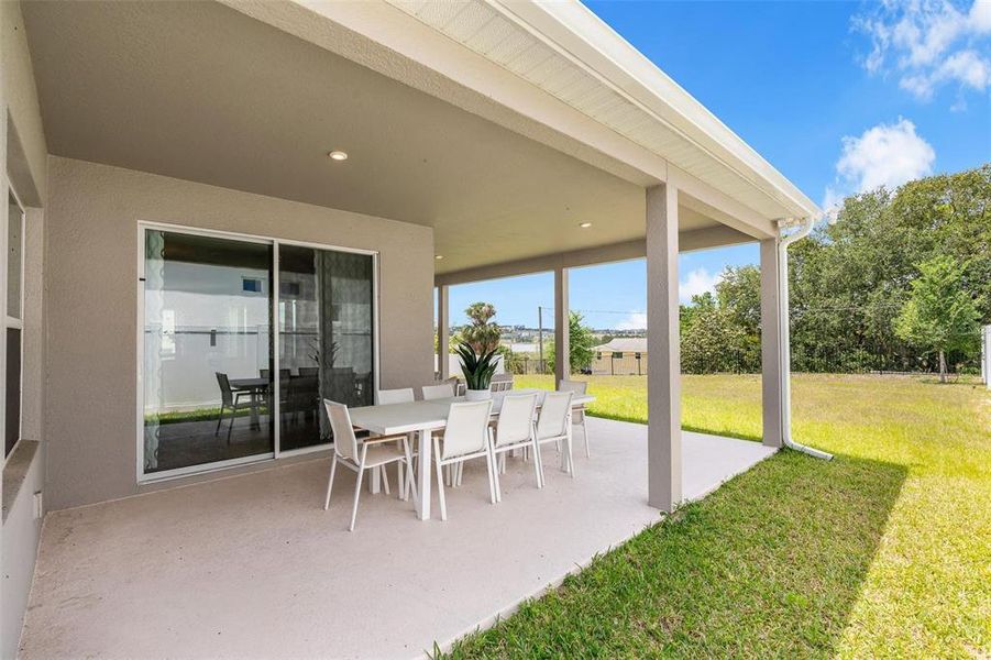 Exterior details and patio area of a home in Bella Terra, Clermont (Image 24).
