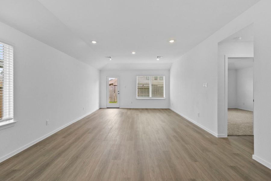 Spacious, unfurnished interior of a new home in Venetian Pines, Conroe (Image 14).