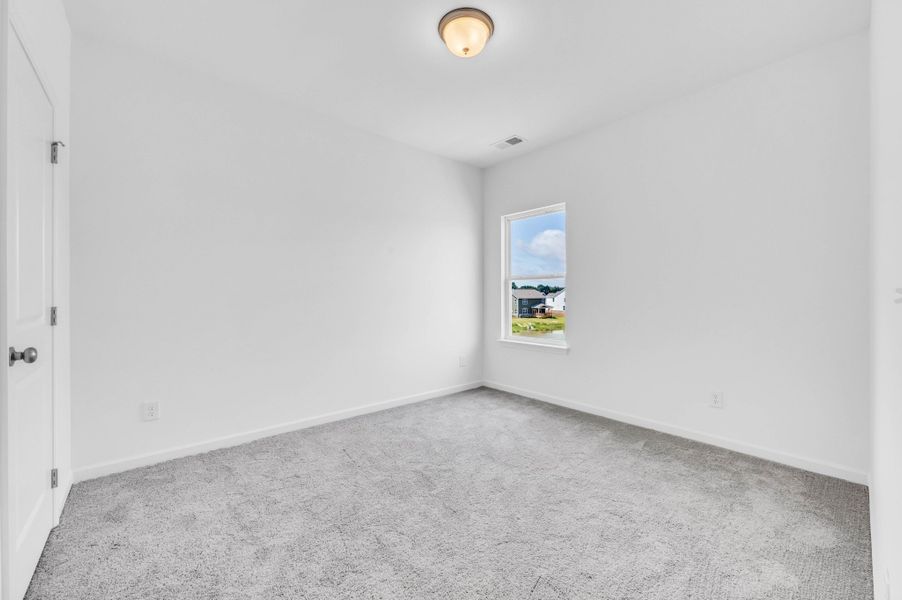 Spacious, unfurnished interior of a new home in The Oaks, Clarksville (Image 26).