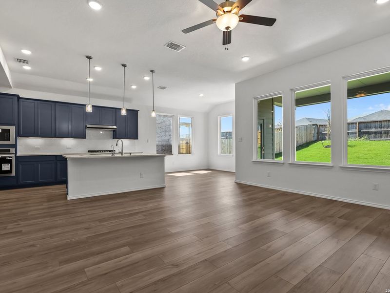 Spacious, unfurnished interior of a new home in Comanche Ridge, San Antonio (Image 22).