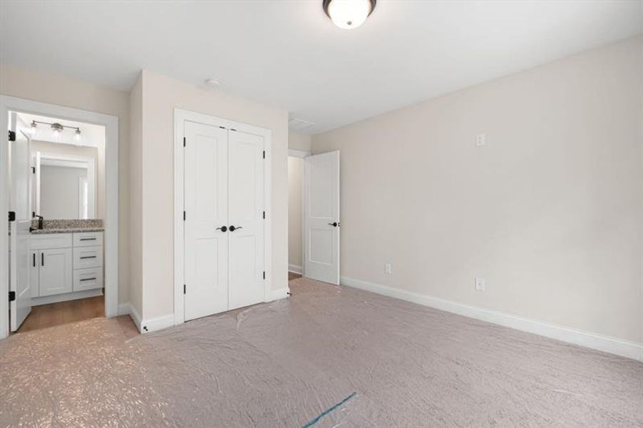 Spacious, unfurnished interior of a new home in , Dallas (Image 23).