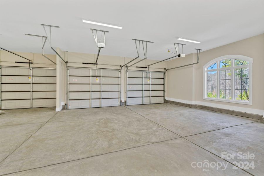 Oversized 3-Car Garage