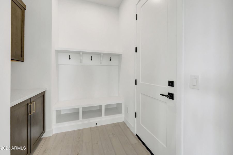 L163-HDR017 L163-HDR017