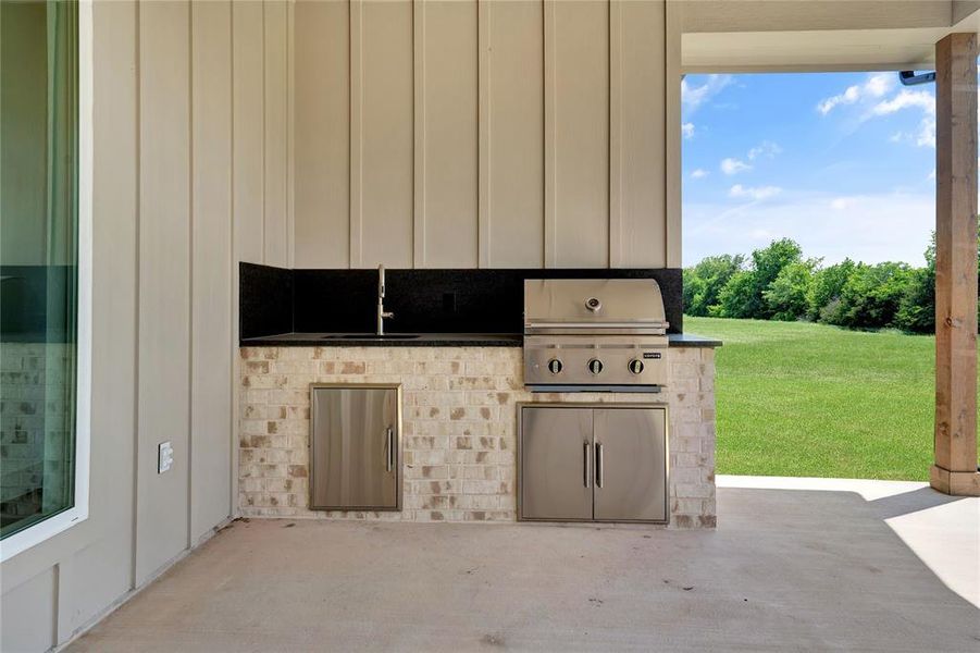 Exterior details and patio area of a home in , Caddo Mills (Image 4).