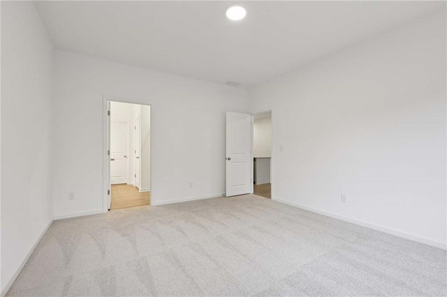 Spacious, unfurnished interior of a new home in The Pointe at Heron Bay, Locust Grove (Image 16).