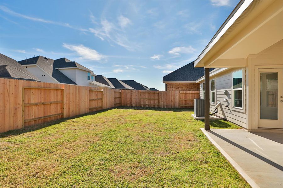 Exterior details and patio area of a home in Beamer Villas, Friendswood (Image 21).