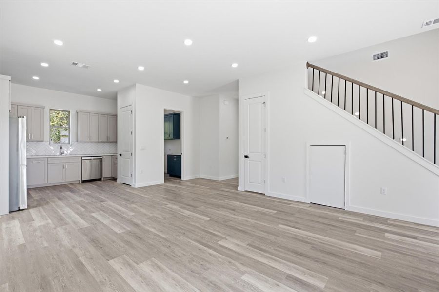 Spacious, unfurnished interior of a new home in , Smithville (Image 25).