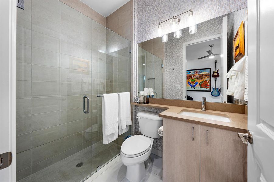 Ensuite Bath With Shower