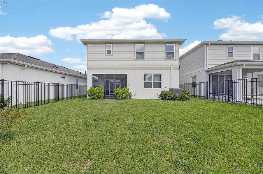 Exterior details and patio area of a home in , Apollo Beach (Image 31).