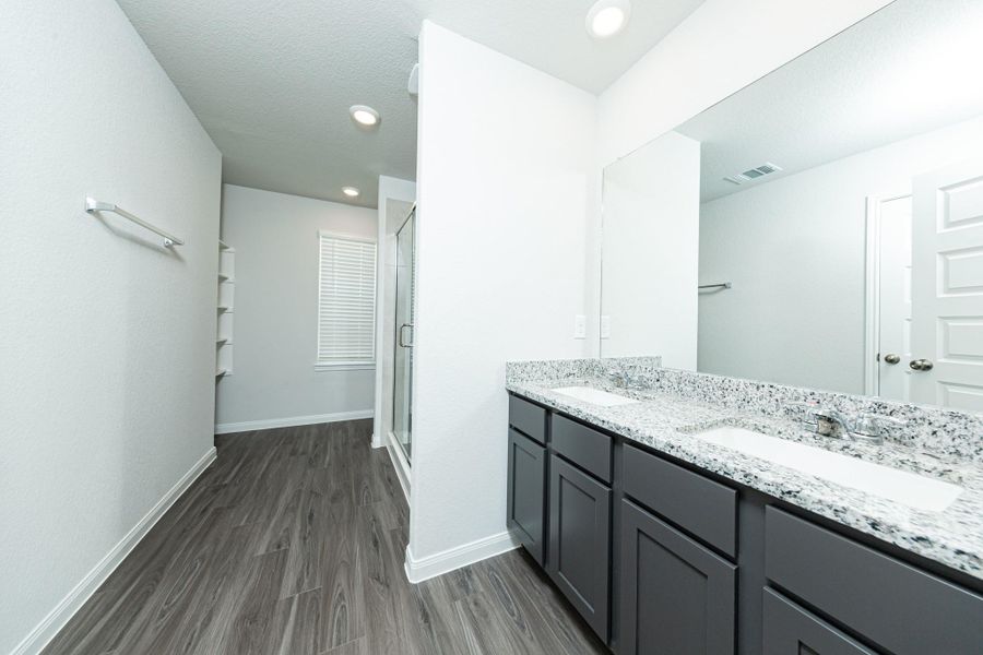 Furnished interior view inside a new home in River's Edge, Conroe (Image 8). Furnished interior view inside a new home in River's Edge, Conroe (Image 8).