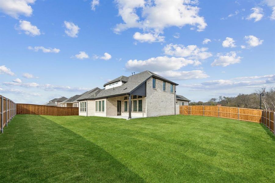Exterior details and patio area of a home in Dove Hollow, Waxahachie (Image 19). Exterior details and patio area of a home in Dove Hollow, Waxahachie (Image 19).