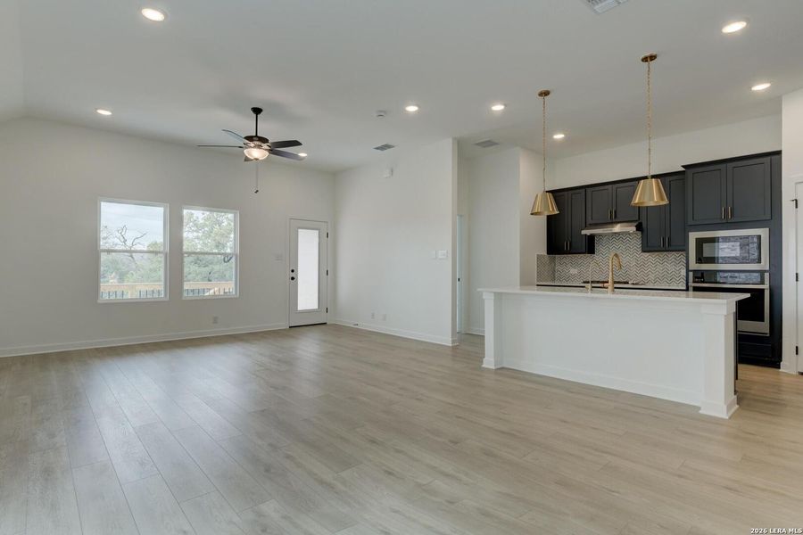 Spacious, unfurnished interior of a new home in Arcadia Ridge, San Antonio (Image 32).