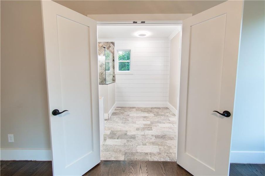 Spacious, unfurnished interior of a new home in , Fairmount (Image 27).