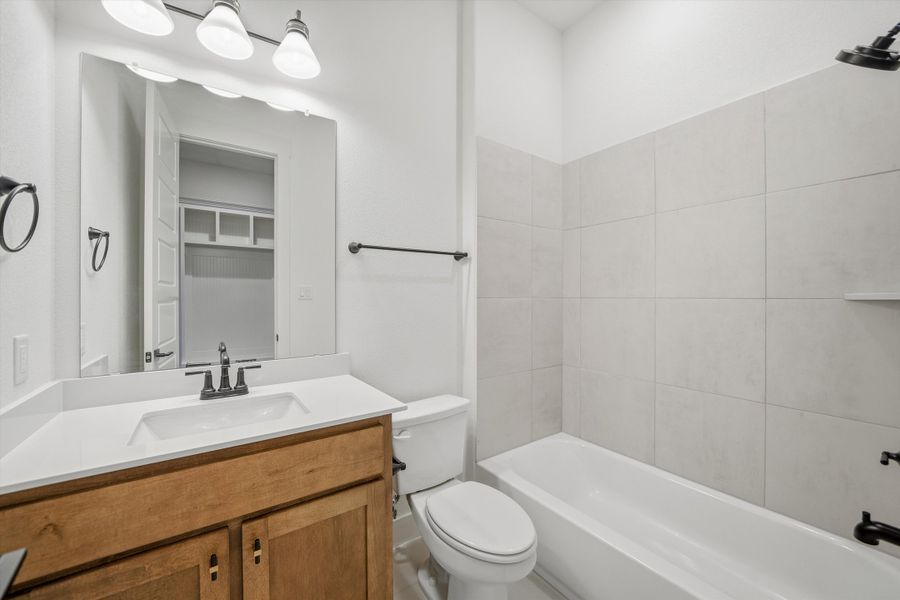 Furnished interior view inside a new home in Eagle Ridge Estates, Weatherford (Image 15).