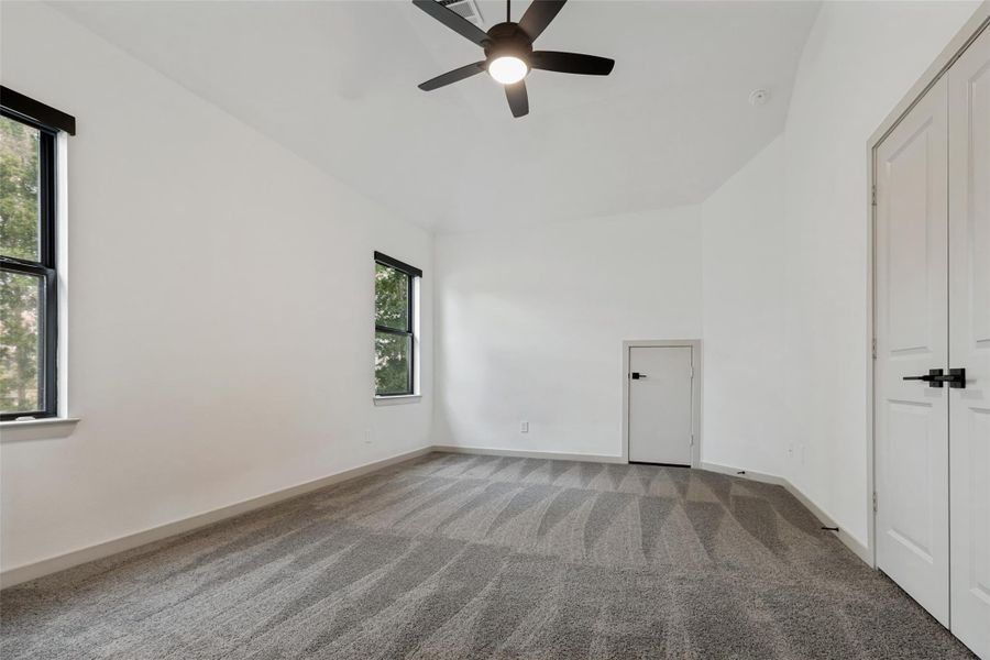 Spacious, unfurnished interior of a new home in , Conroe (Image 22).