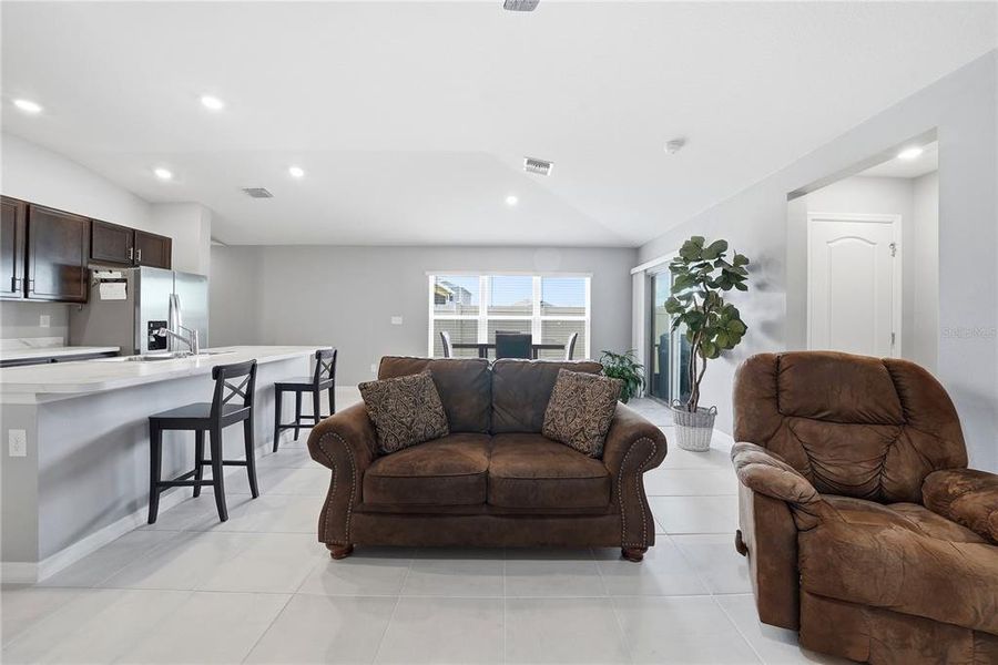 Furnished interior view inside a new home in Magnolia Creek, Riverview (Image 38). Furnished interior view inside a new home in Magnolia Creek, Riverview (Image 38).