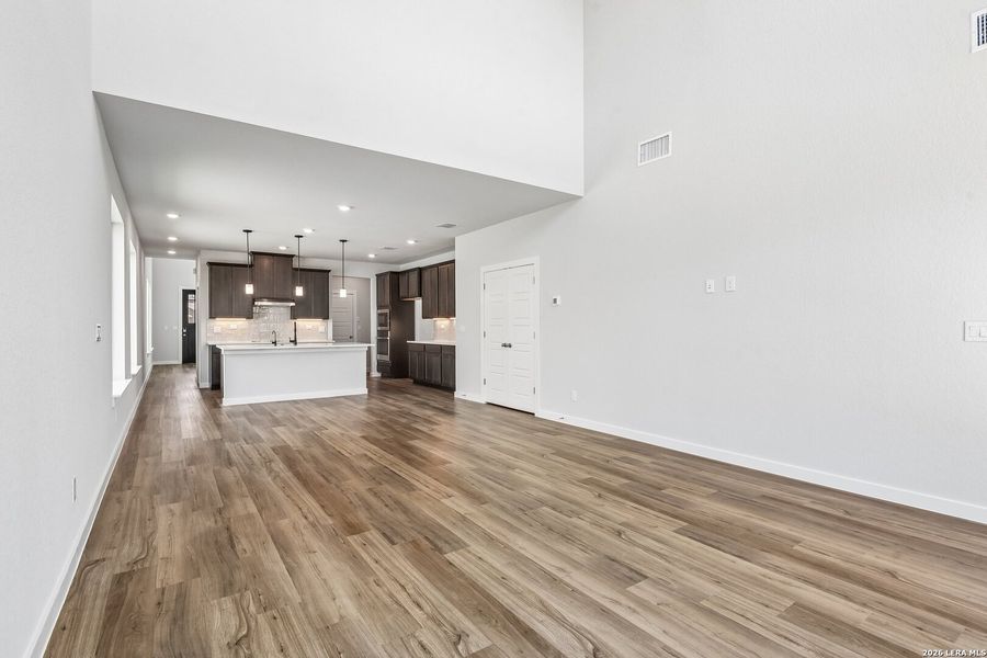 Spacious, unfurnished interior of a new home in Highland Ridge, New Braunfels (Image 17).