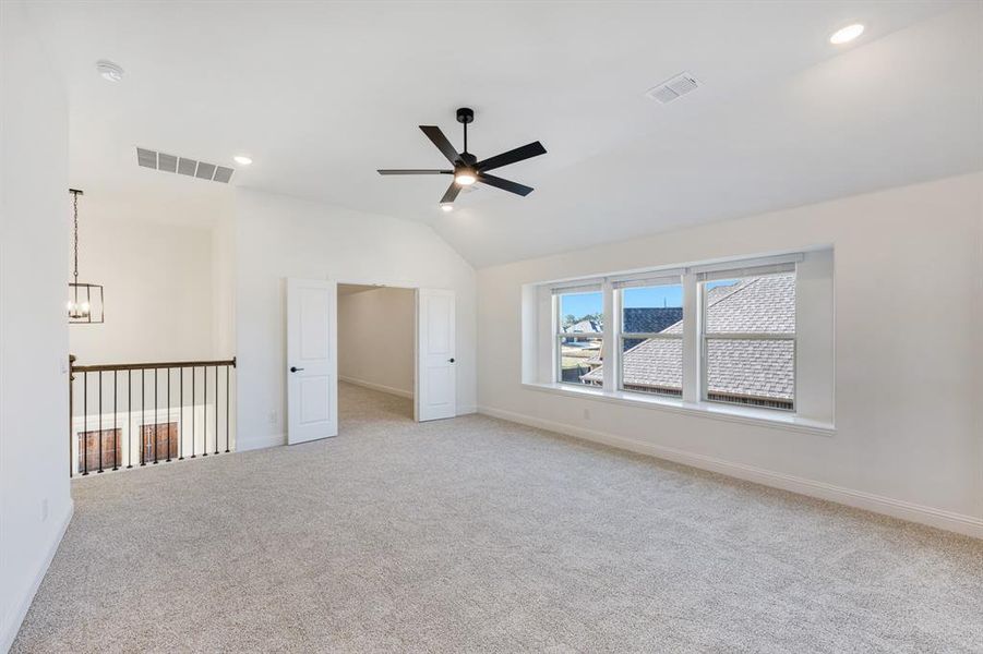 Spacious, unfurnished interior of a new home in Triple Diamond Ranch, Mansfield (Image 39).