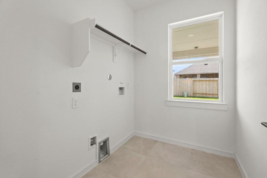 Spacious, unfurnished interior of a new home in Westwood, League City (Image 14).