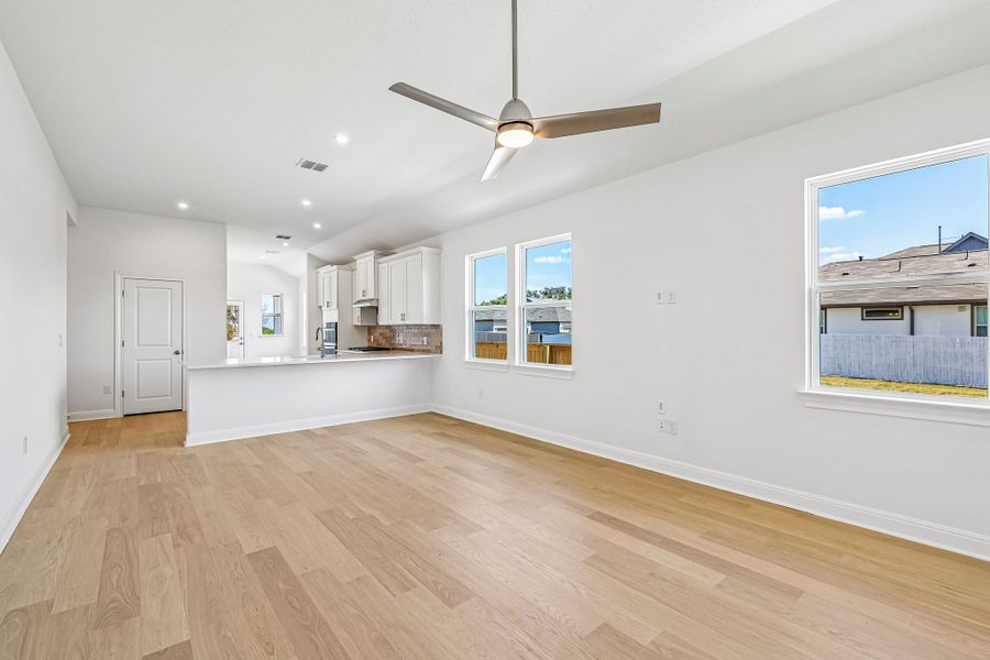 Spacious, unfurnished interior of a new home in Sage Hollow, Kyle (Image 12).