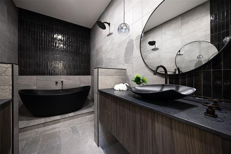 Furnished interior view inside a new home in , Dallas (Image 12).