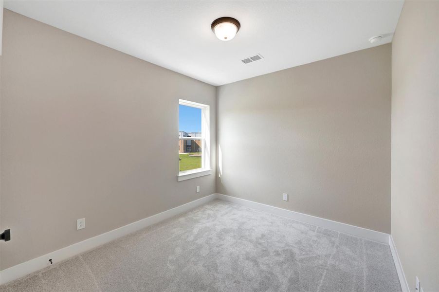 Spacious, unfurnished interior of a new home in Retreat at Oak Park, Houston (Image 16).