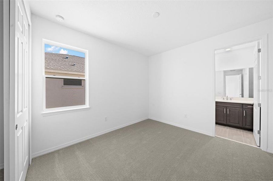 Spacious, unfurnished interior of a new home in , Ocala (Image 22).