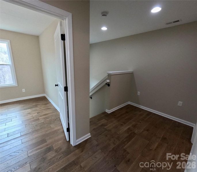 Spacious, unfurnished interior of a new home in , Marion (Image 18).