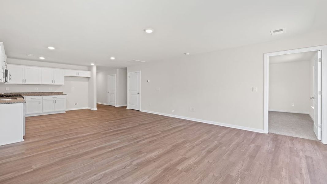 Spacious, unfurnished interior of a new home in Cloverdale Hills, Piedmont (Image 19).