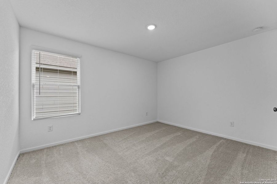 Spacious, unfurnished interior of a new home in , Floresville (Image 20).