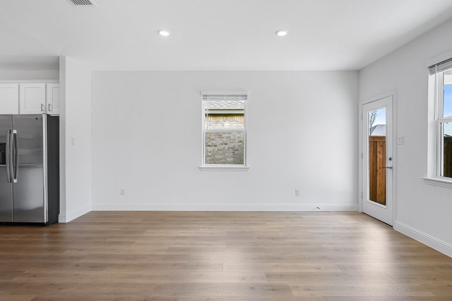 Spacious, unfurnished interior of a new home in Madero 50s, Fort Worth (Image 20). Spacious, unfurnished interior of a new home in Madero 50s, Fort Worth (Image 20).