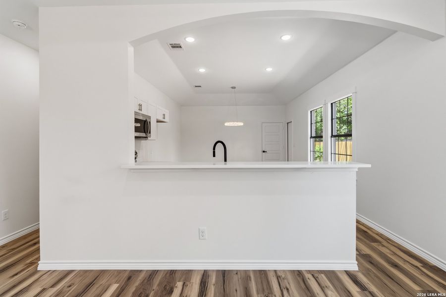 Spacious, unfurnished interior of a new home in , San Antonio (Image 12).