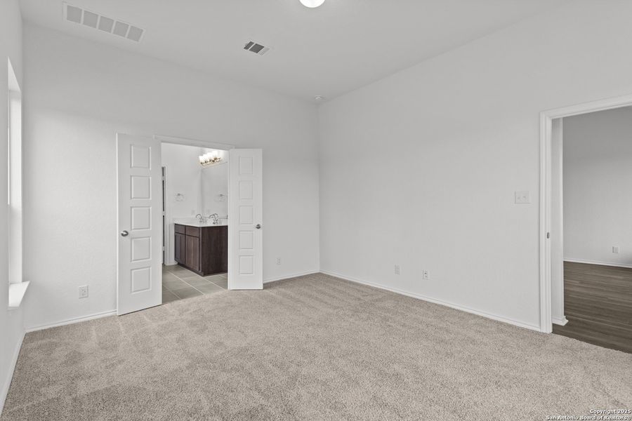 Spacious, unfurnished interior of a new home in Ladera, San Antonio (Image 27). Spacious, unfurnished interior of a new home in Ladera, San Antonio (Image 27).