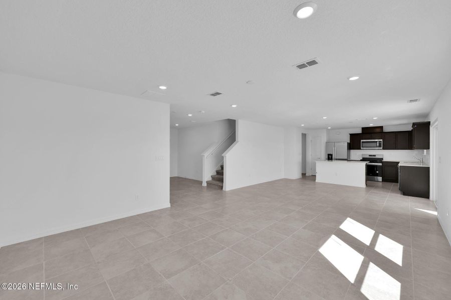 Spacious, unfurnished interior of a new home in Wells Landing, Jacksonville (Image 19).