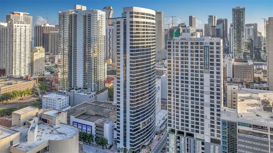 Condo located in Miami, FL showcasing its design and architecture (Image 36).