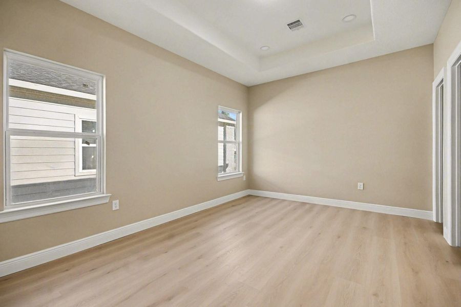 Spacious, unfurnished interior of a new home in , La Marque (Image 19).