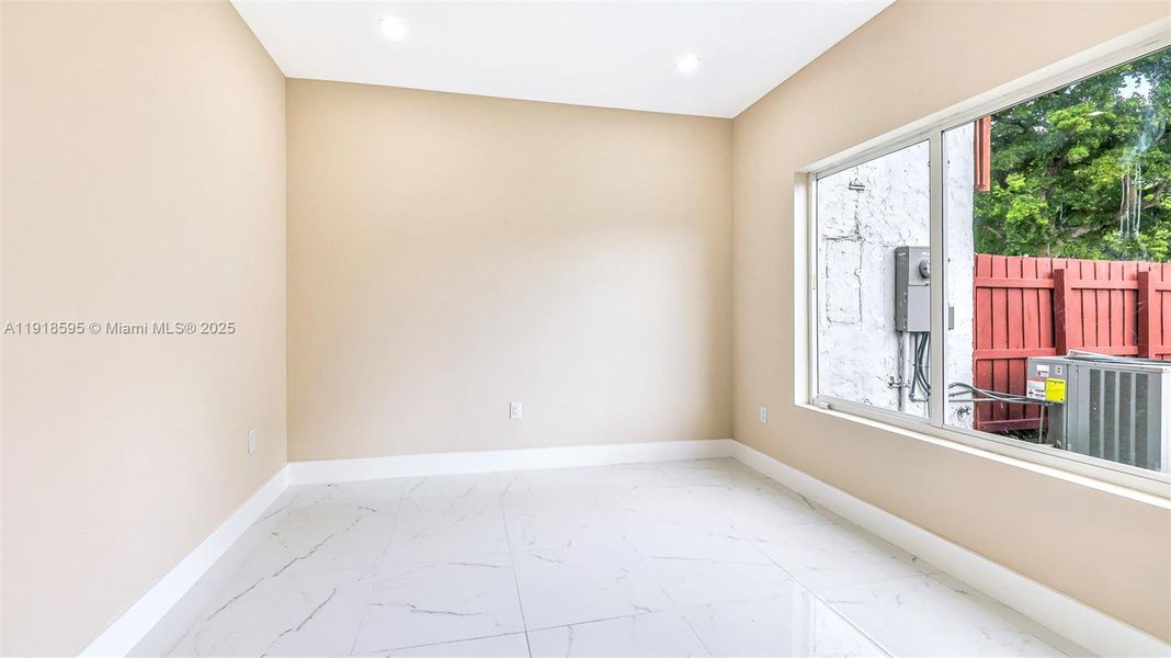 Spacious, unfurnished interior of a new home in , Fort Lauderdale (Image 16).