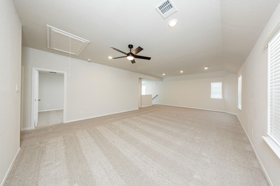 Spacious, unfurnished interior of a new home in River's Edge, Conroe (Image 21).