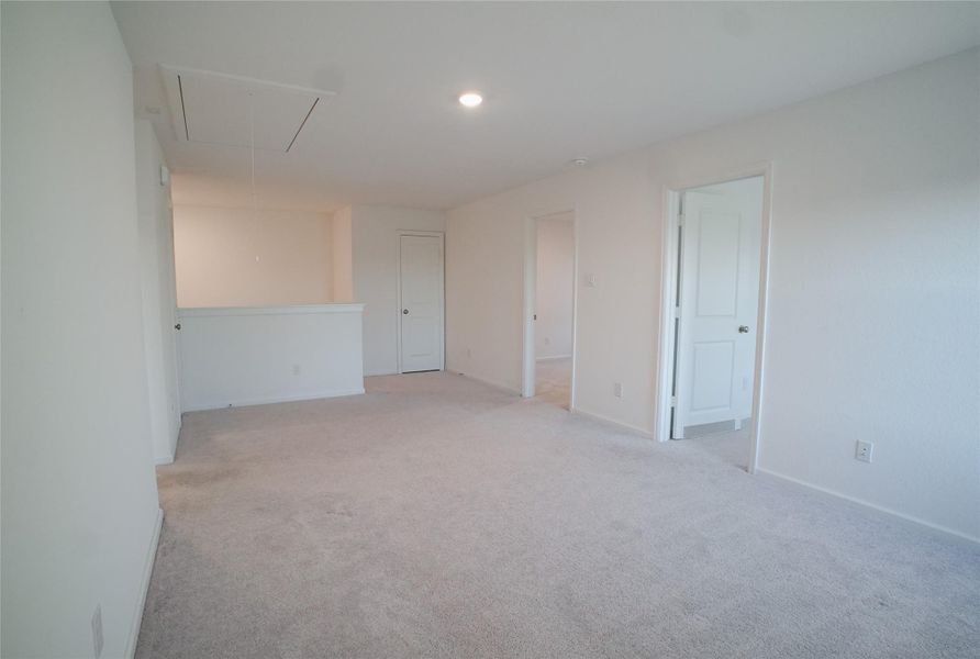 Spacious, unfurnished interior of a new home in Millers Pond: Watermill Collection, Rosenberg (Image 11).