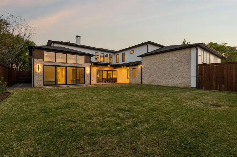 Exterior details and patio area of a home in , Dallas (Image 3).