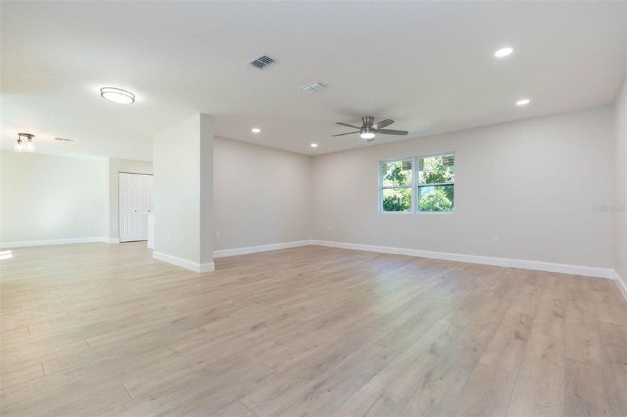 Spacious, unfurnished interior of a new home in , Dade City (Image 39).