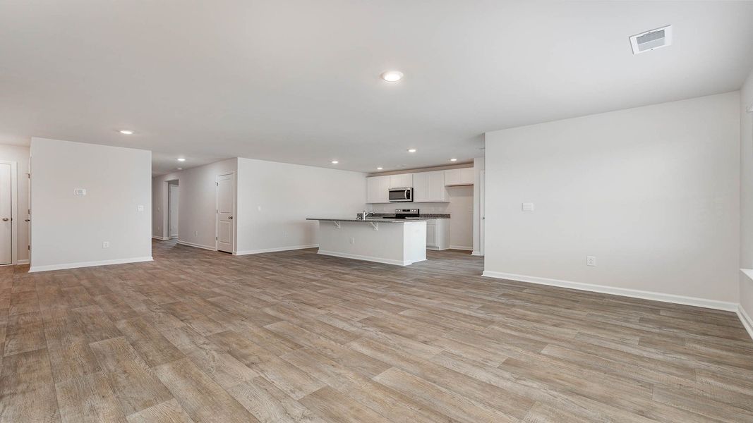 Spacious, unfurnished interior of a new home in Gates Village, Lugoff (Image 10).