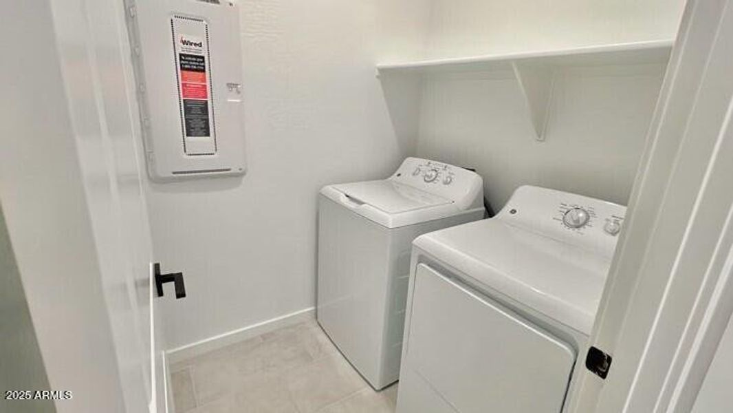 0F275A49- (002) 0F275A49- (002)