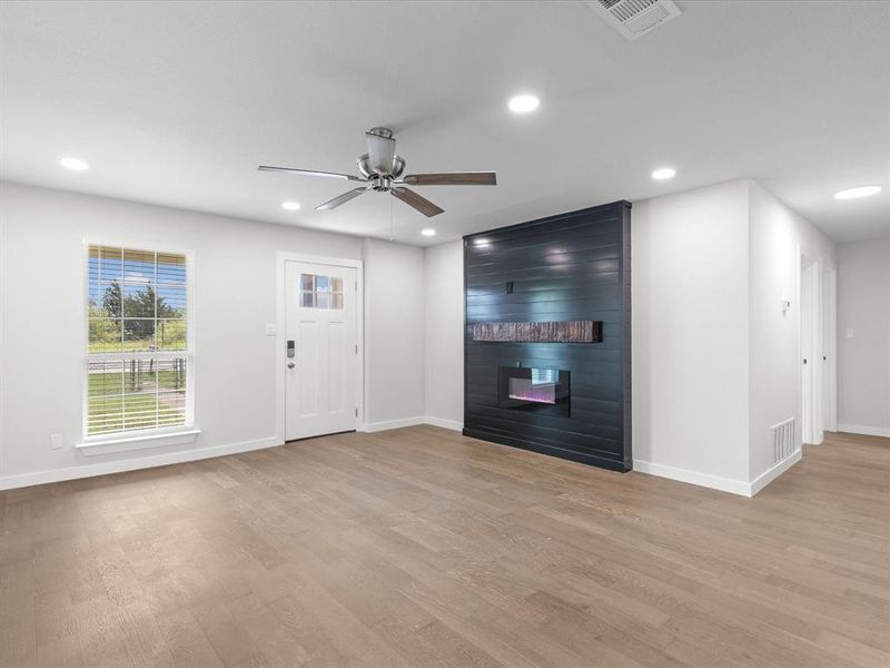 Spacious, unfurnished interior of a new home in , Bowie (Image 27).