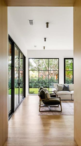 Community amenities in , Dallas (Image 23). Community amenities in , Dallas (Image 23).