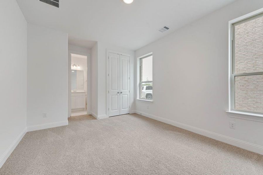 Spacious, unfurnished interior of a new home in Somerset Park, Rockwall (Image 22). Spacious, unfurnished interior of a new home in Somerset Park, Rockwall (Image 22).